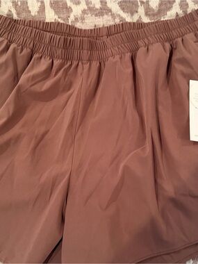 Vuori Women’s Athletic Shorts in Dusty Mauve